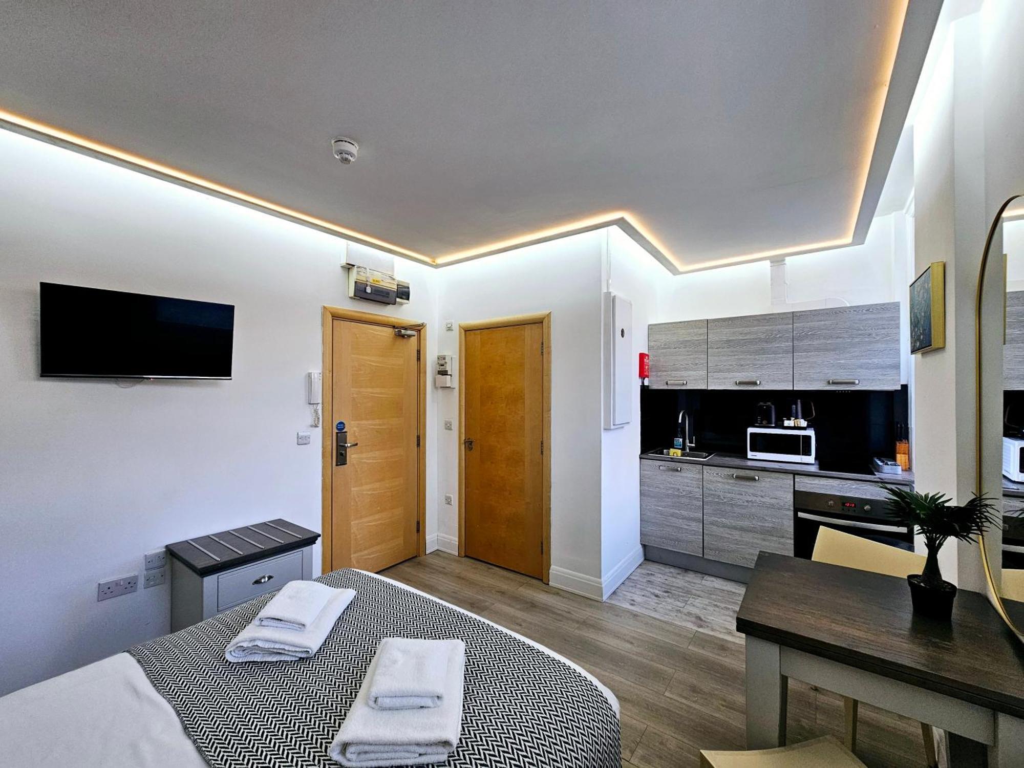 London Stay Apartments Экстерьер фото