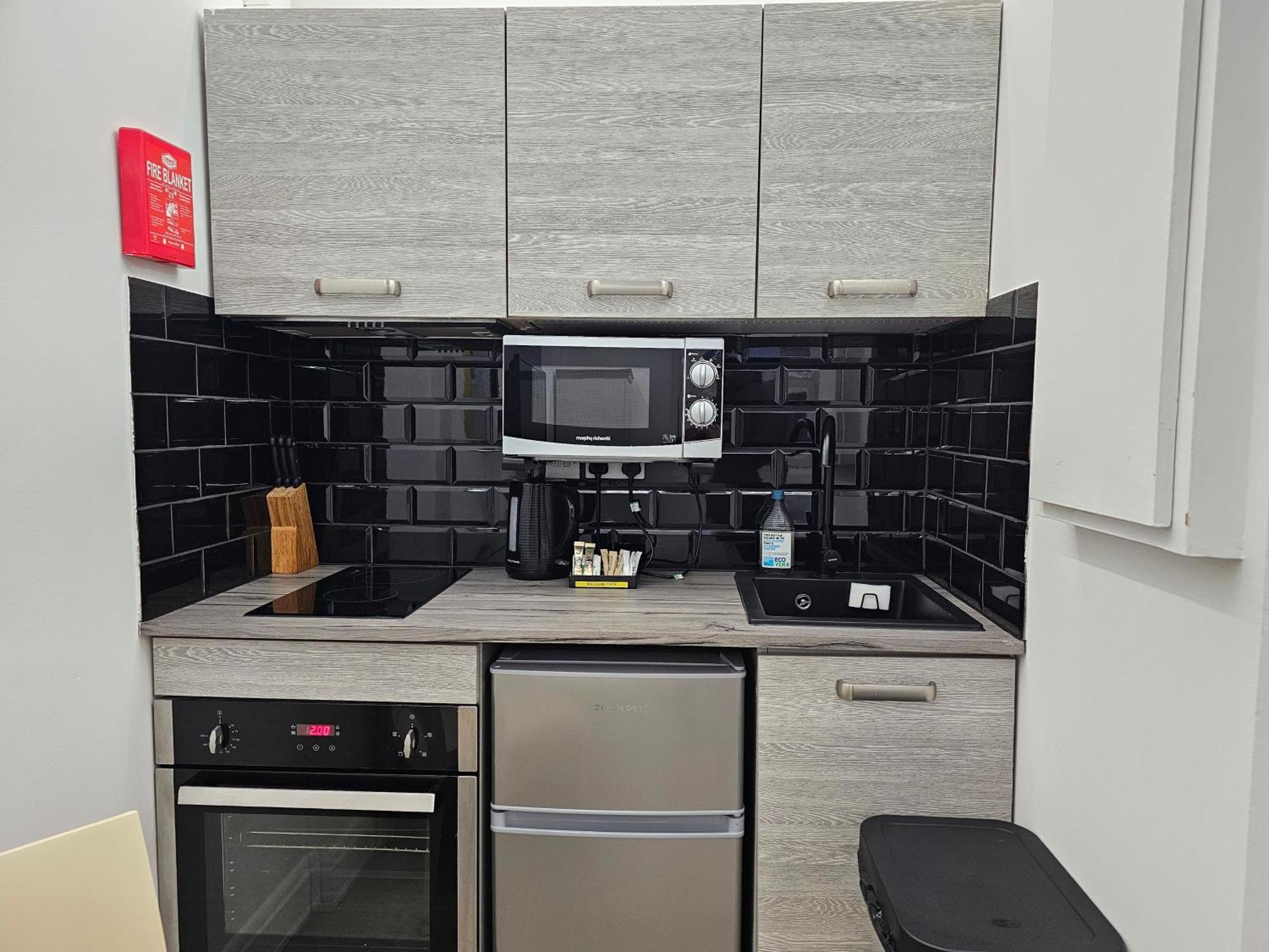 London Stay Apartments Экстерьер фото
