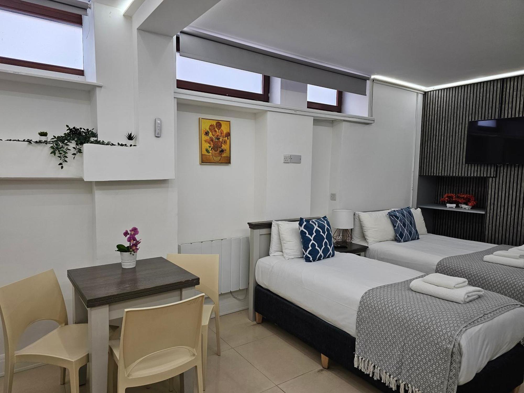 London Stay Apartments Экстерьер фото